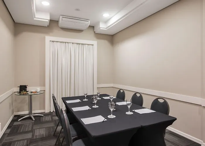 Hotel Intercity Aeroporto 4*