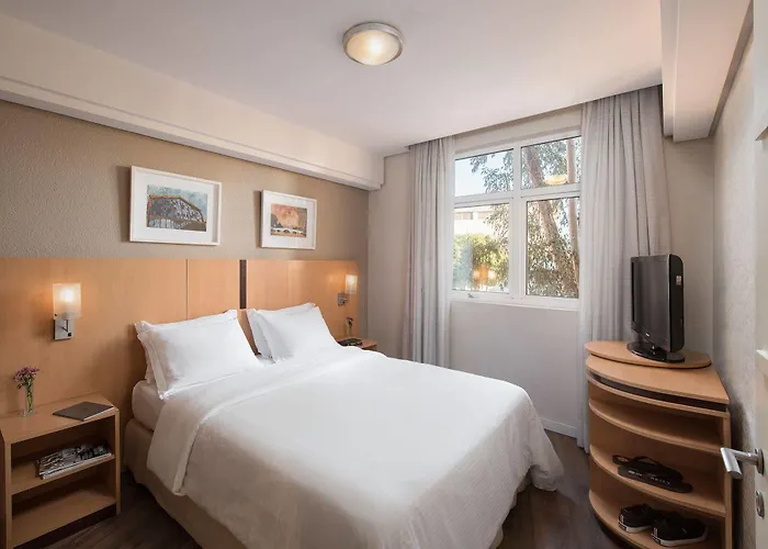 Hotel Intercity Aeroporto 4*